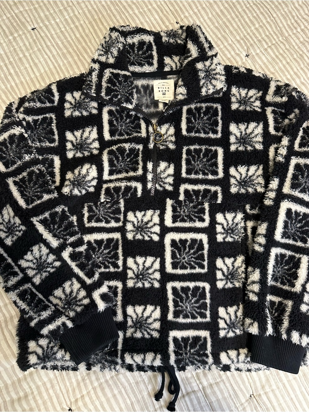 NWOT Billabong Womens Black & White Floral Geometric Half-Zip Fleece Pullover